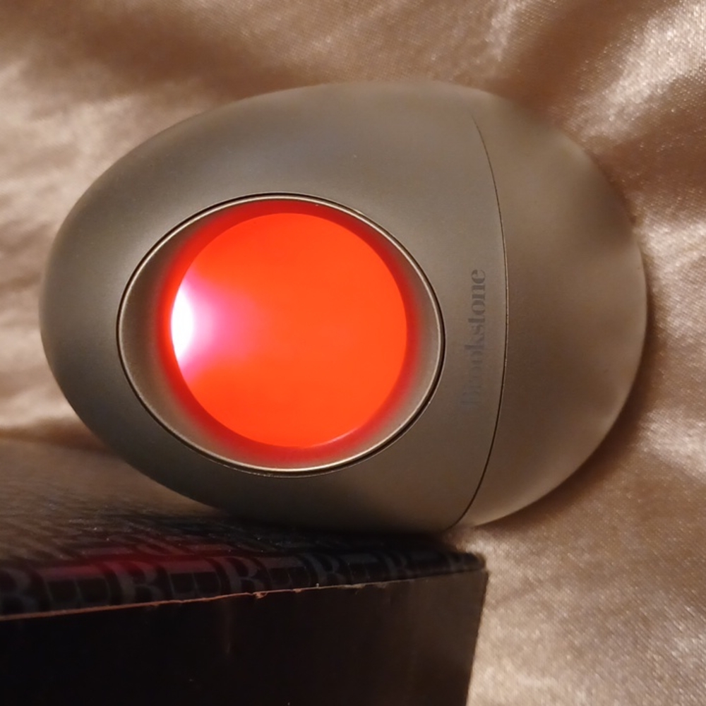 Brookstone ⏰️ clock. ELECTRONICS - Picture 2 of 8